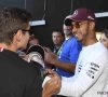 Lewis Hamilton neemt in de GP Rusland cadeautje van ploegmaat in dank aan en zegeviert 