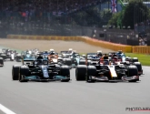 🎥 Hamilton pakt in slotronden de winst, Verstappen crasht zwaar in openingsronde maar stapt op eigen kracht weg