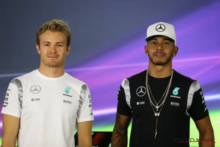 Hamilton met opmerkelijke reactie op pensioen Rosberg: "Hij won voor het eerst in 18 jaar, dus..."