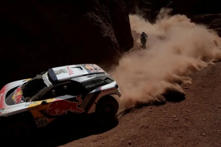 Sainz verliest veel tijd door technische problemen, Dakar-rally voor auto's ligt weer helemaal open