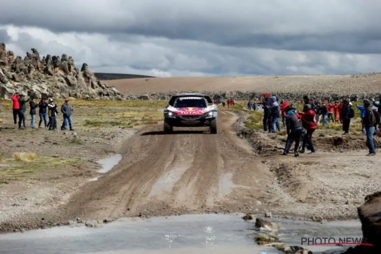 Sainz wint etappe vijf en verstevigt leiderspositie in Dakar, ex-winnaar moet opgeven bij motoren