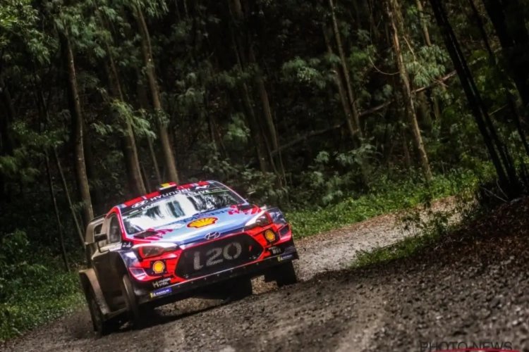 Als bij wonder: Thierry Neuville komt met de schrik vrij na superzware crash in Chili