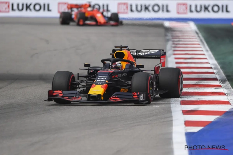 Verstappen en Leclerc verdelen de prijzen in eerste trainingen, vooral Nederlander maakt indruk