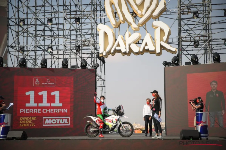 Peterhansel en Benavides de eindwinnaars maar Dakar eindigt in mineur: Franse motorrijder overleden